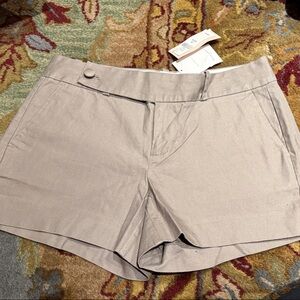 Banana Republic Low Waist straight  through hip and thigh Shorts